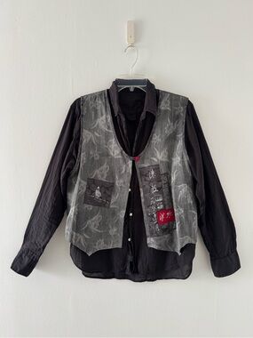 SzS Kd Spring Black Silver and Red Rayon Vest